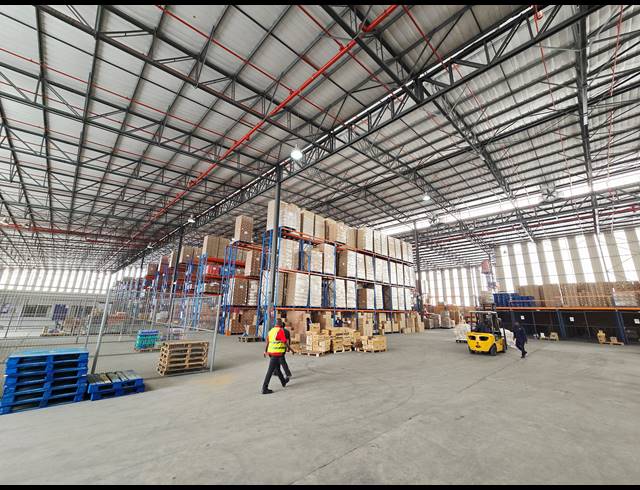 7,649M² WAREHOUSE TO LET IN NORTH RIDING